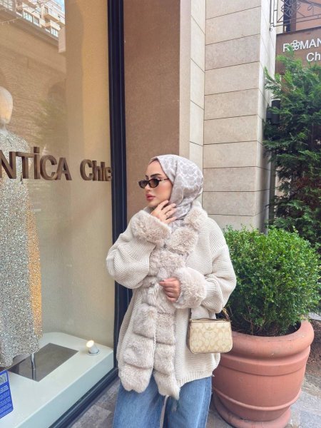 جاكيت صوف مع حزام باللون البيج